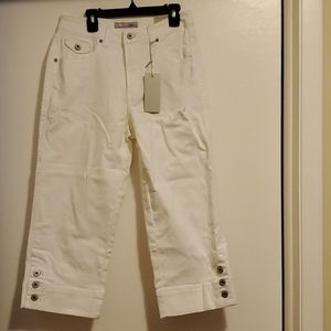 NWT: CHICO'S Cropped Jeans